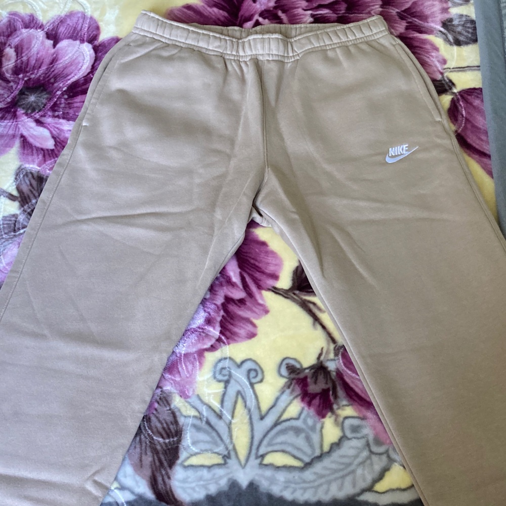 Nike Men’s Beige Sweatpants/Joggers